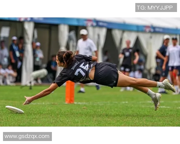 南京飞盘队与成都飞盘队赛后心理素质对比分析与反思