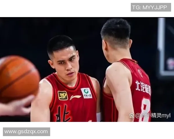 杭州篮球队进攻体系解析：战术布局与球员配合的完美结合