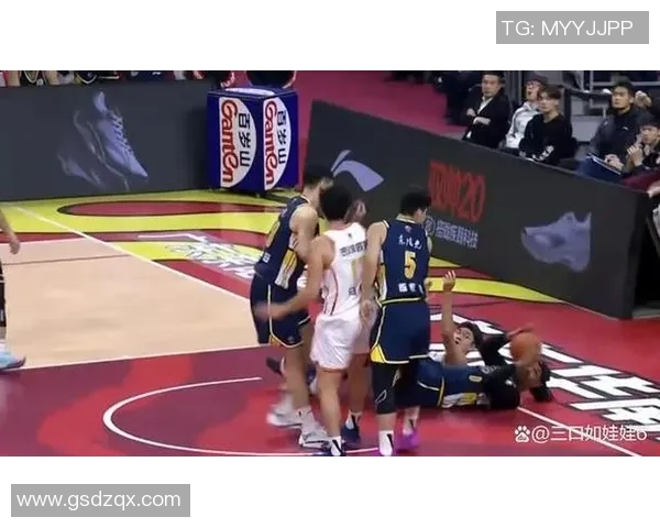 深圳篮球队状态引发热议球迷对球队表现的看法与期待